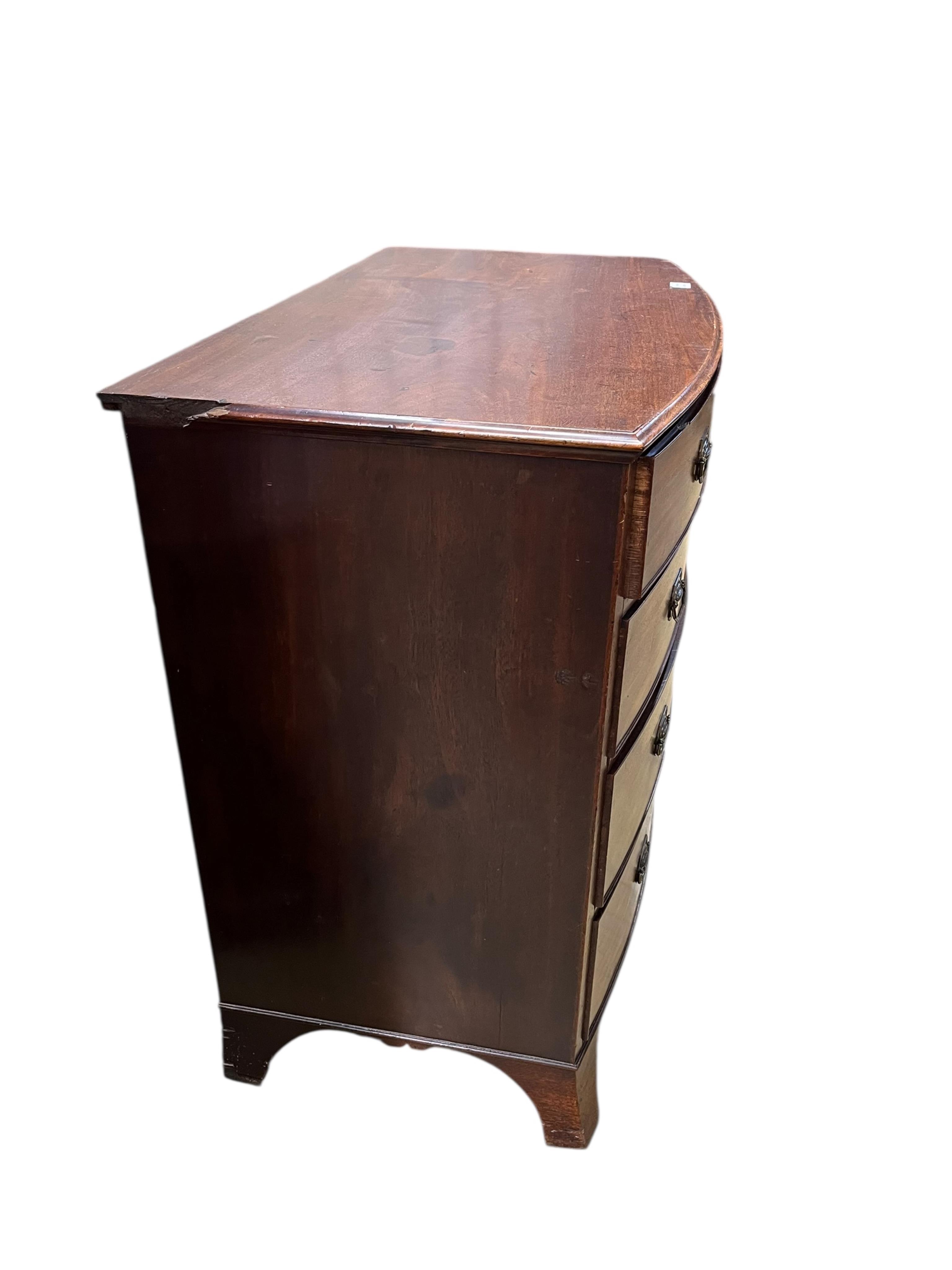 A Regency mahogany bowfront chest of drawers, width 110cm, depth 62cm, height 101cm